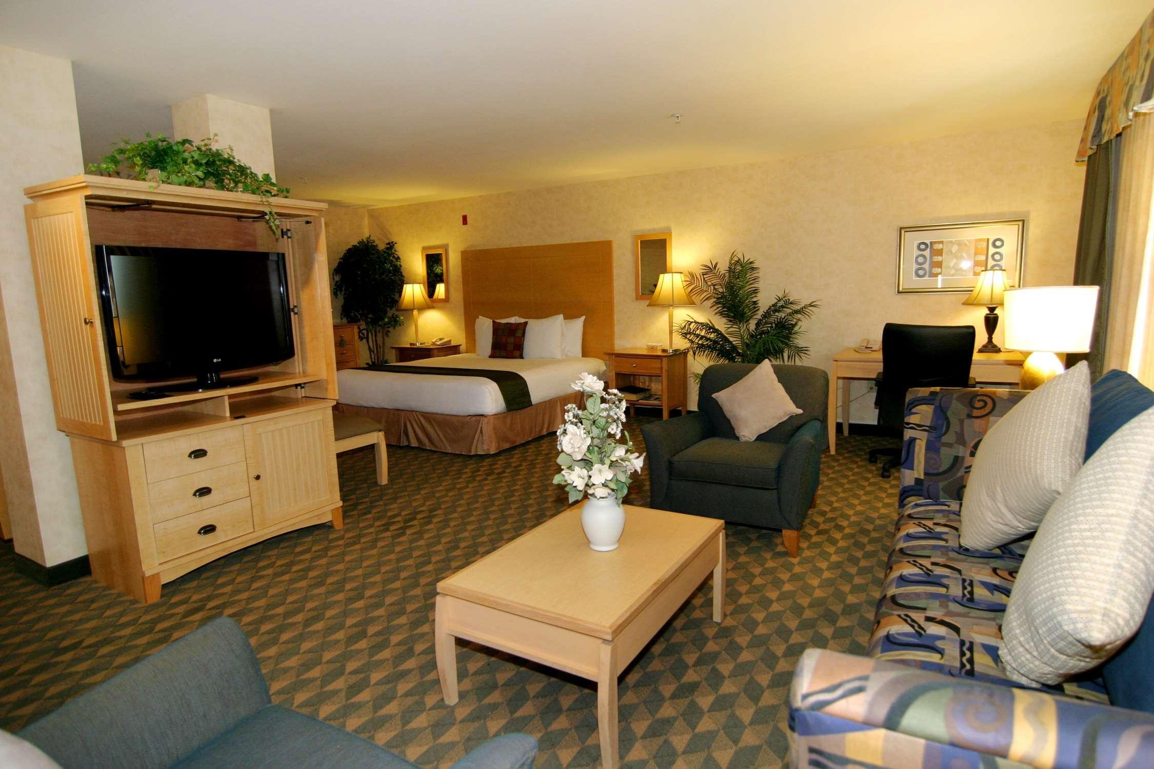 Best Western Plus North Las Vegas Inn & Suites Room photo